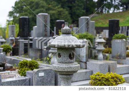 Stone lanterns and tombstones in the graveyard on a rainy day Stone lanterns and tombstones in the graveyard on a rainy day 81822518
