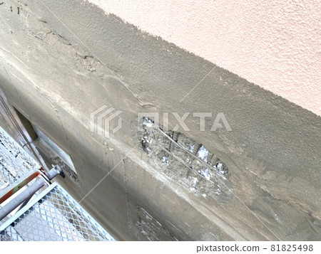 Undercoat before applying cement 81825498