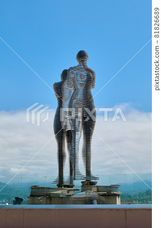Statue of Ali and Nino in Batumi 81826689