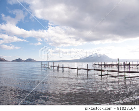 Lake Shikotsu in winter Lake Shikotsu in winter 81828164