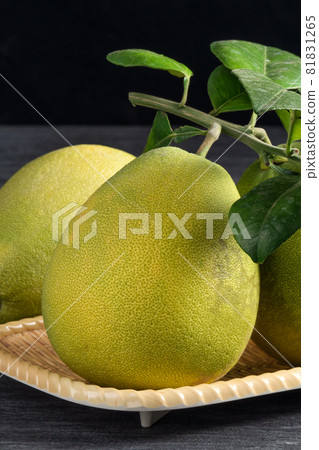 Pomelo Mid-Autumn Festival black background pomelo Mid-Autumn Festival ユズ ゆず Pomelo Mid-Autumn Festival black background pomelo Mid-Autumn Festival ユズ ゆず 81831265