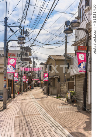 [東京駒込] 豐島區染井銀座商店街的晨景。 81831410