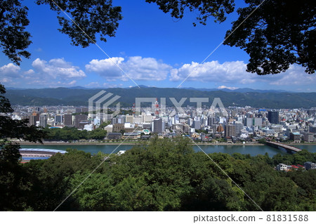 從 Hitsuzan Summer 眺望高知市街景（高知縣） 81831588
