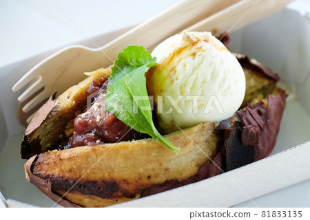 Place chilled sweet potato ice cream Place chilled sweet potato ice cream 81833135