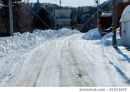Winter slope down to the city center Residential area in Sapporo, Hokkaido Winter slope down to the city center Residential area in Sapporo, Hokkaido 81833835