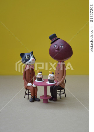 Cat and chestnut tea time clay art 81837208