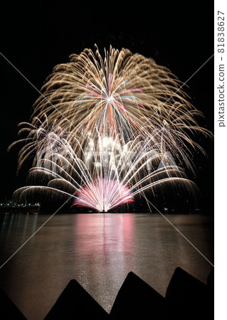 第70屆津久見港祭夏日煙火大會 第70屆津久見港祭夏日煙火大會 81838627