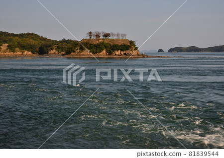 Noshima Castle Ruins, Taizaki Island and Tide Noshima Castle Ruins, Taizaki Island and Tide 81839544