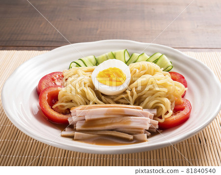 chilled Chinese noodles chilled Chinese noodles 81840540