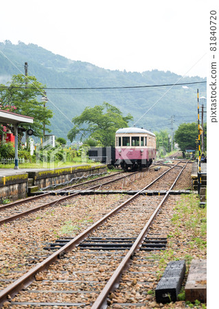 [Yanahara Fureai Mine Park] Kiha 702 sleeping at Kichigahara Station 81840720