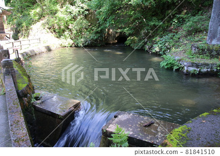 Tonoguchi Weir Cave (Aizuwakamatsu City, Fukushima Prefecture) Tonoguchi Weir Cave (Aizuwakamatsu City, Fukushima Prefecture) 81841510