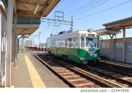 藍天下的阪堺電車大和川站【大阪府堺市】 藍天下的阪堺電車大和川站【大阪府堺市】 81843898