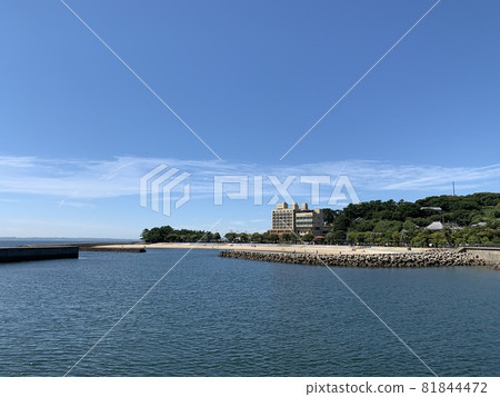 Ebisu Beach in early autumn, with the blue sky shining through the air (inside Kira Waikiki Beach, Nishio City, Aichi Prefecture) Ebisu Beach in early autumn, with the blue sky shining through the air (inside Kira Waikiki Beach, Nishio City, Aichi Prefecture) 81844472