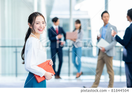 Young business woman in the office 81844504