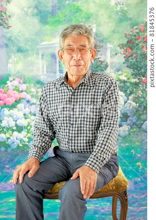 80多歲老人與老一輩人的寫照 80多歲老人與老一輩人的寫照 81845376