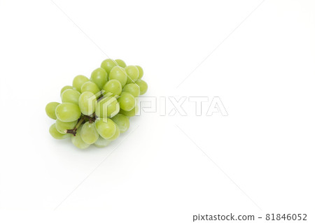 A bunch of Shine Muscat 81846052