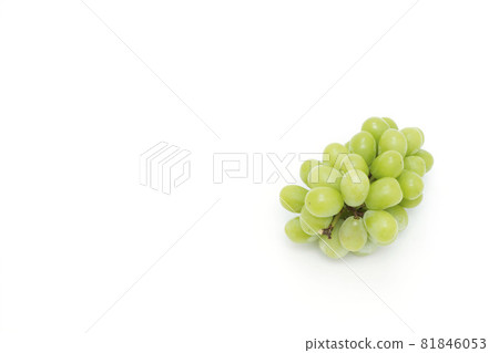 A bunch of Shine Muscat 81846053