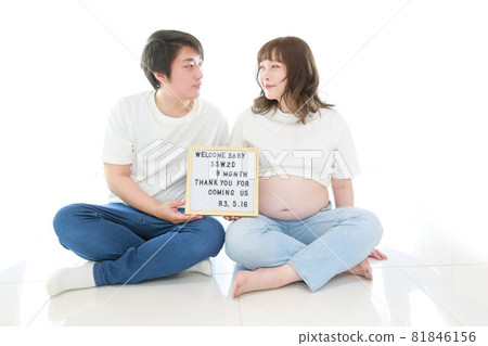 孕婦照可愛的孕婦和丈夫 孕婦照可愛的孕婦和丈夫 81846156