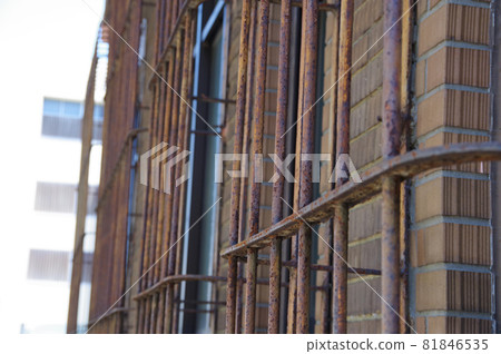 Rusted structures and bricks 81846535