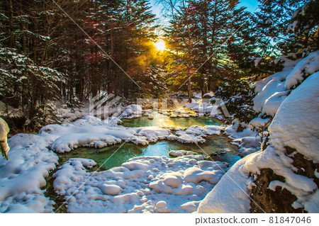 長野縣冬季烏澤礦泉源 81847046