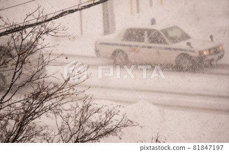 Snowy road taxi 81847197