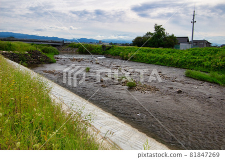 Shiraiwa River seen from the vicinity of Wagobashi at Kamiichi Town, Nakaniikawa District, Toyama Prefecture 81847269
