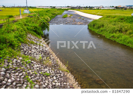 Shiraiwa River seen from the vicinity of Wagobashi at Kamiichi Town, Nakaniikawa District, Toyama Prefecture 81847290