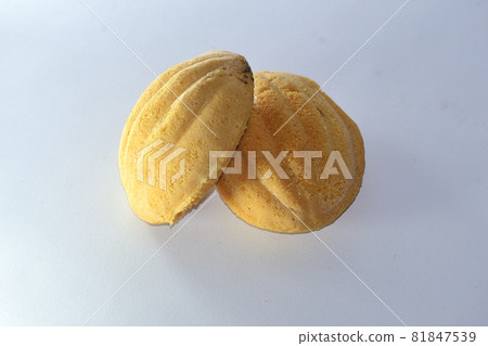 "Bolu Kering" is a snack from Indonesia which has a crunchy and dry texture. "Bolu Kering" is a snack from Indonesia which has a crunchy and dry texture. 81847539
