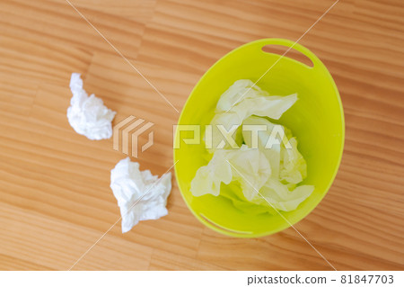 Lots of tissue Lots of tissue 81847703