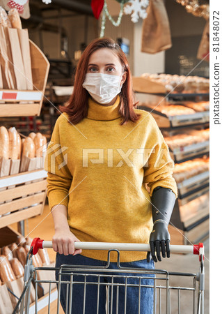 Woman with truck standing near the rows of bread 81848072