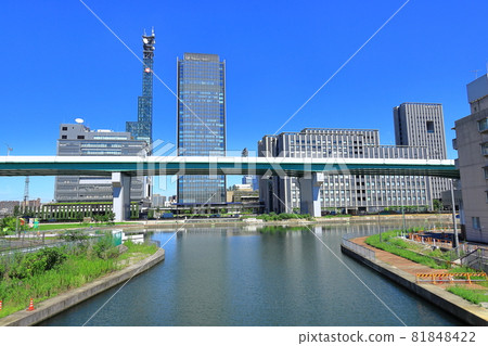 Nakagawa Ward, Nagoya City, a moat stop green area seen from the Canal Bridge 81848422