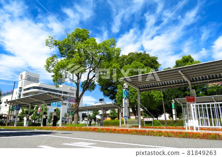 In front of the west exit of Minami Urawa Station 81849263
