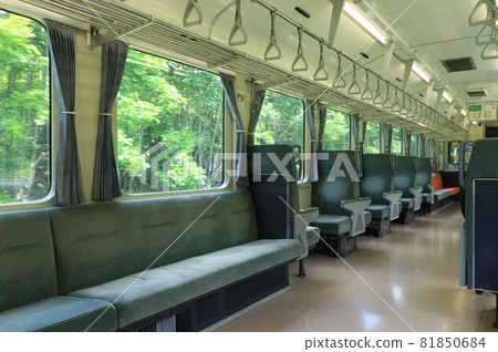 在富良野線運行的 Kiha 150 內部 在富良野線運行的 Kiha 150 內部 81850684