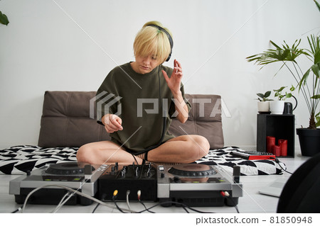 Woman producing modern electronic music Woman producing modern electronic music 81850948