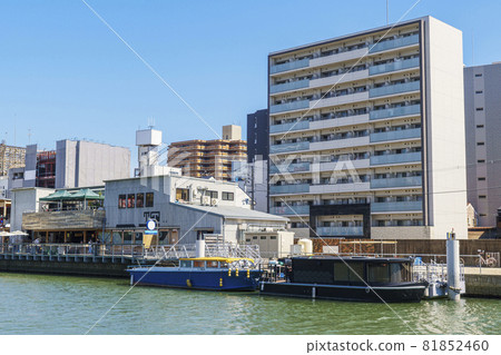 TUGBOAT_TAISHO (Taisho Tag Boat) Shirinashi River [Osaka cityscape] 81852460