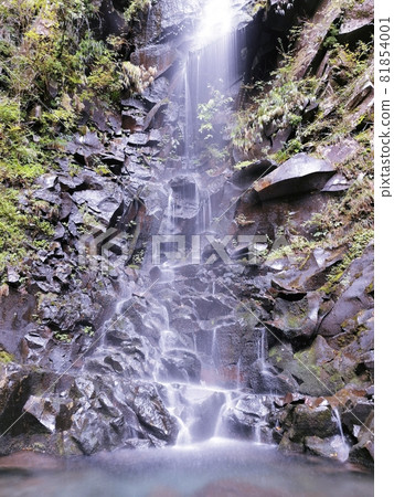 Fantastic Fishing Bottle Drop Waterfall 81854001