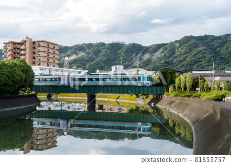 [德島線] 穿越德島市的 Kiha 185 系列 81855757