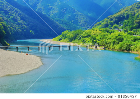 【高知縣】盛夏的岩間潛水橋(四萬十川) 【高知縣】盛夏的岩間潛水橋(四萬十川) 81856457