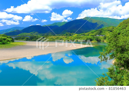 [Kochi Prefecture] Shimanto River and river climbing bridge in midsummer 81856463