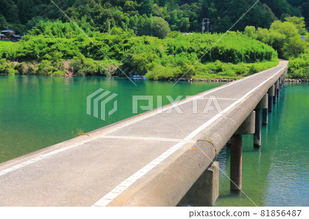【高知縣】盛夏的美里潛水橋（四萬十川） 81856487