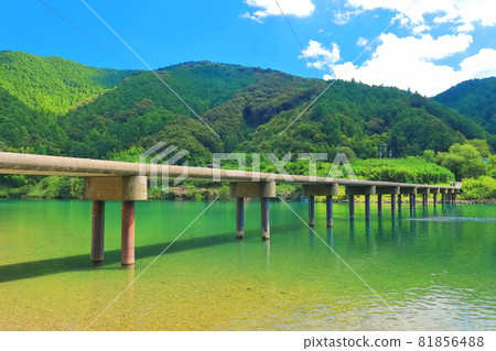 【高知縣】盛夏的美里潛水橋（四萬十川） 81856488