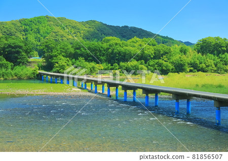 [Kochi Prefecture] Midsummer Sada Subsidence Bridge (Shimanto River) 81856507