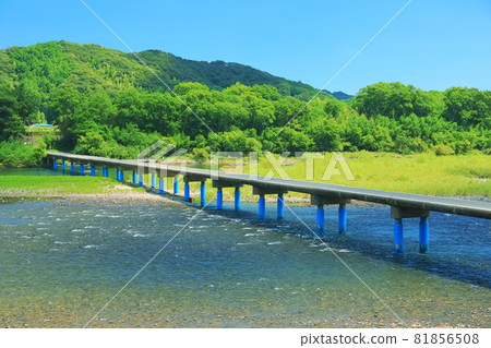 [Kochi Prefecture] Midsummer Sada Subsidence Bridge (Shimanto River) 81856508