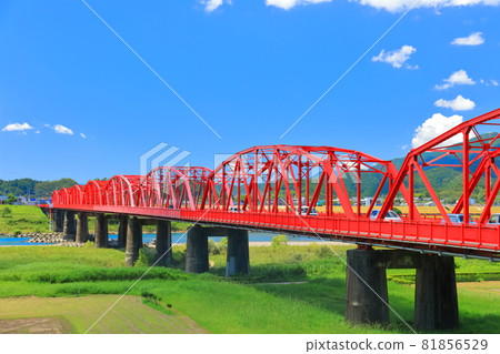 [Kochi Prefecture] Shimanto River Bridge (Akatetsu Bridge) under fine weather 81856529