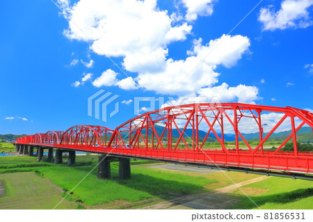 [Kochi Prefecture] Shimanto River Bridge (Akatetsu Bridge) under fine weather 81856531