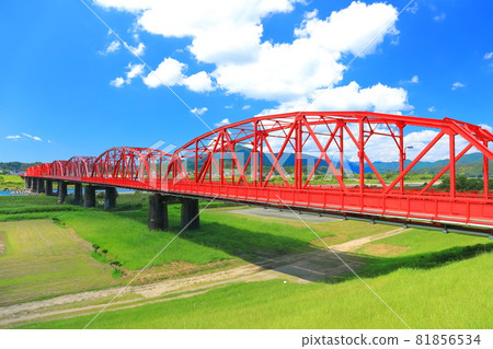 [Kochi Prefecture] Shimanto River Bridge (Akatetsu Bridge) under fine weather 81856534