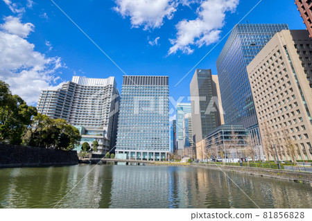 Tokyo Marunouchi office district 81856828