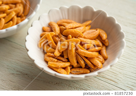 Persimmon seeds in a white bowl 81857230
