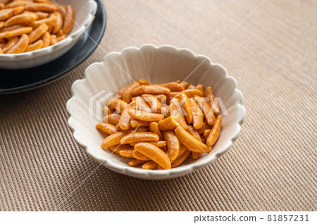 Persimmon seeds in a white bowl 81857231