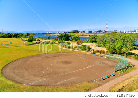 Looking upstream from Todabashi / Arakawa (Itabashi-ku, Tokyo) [2020.11] 81857430